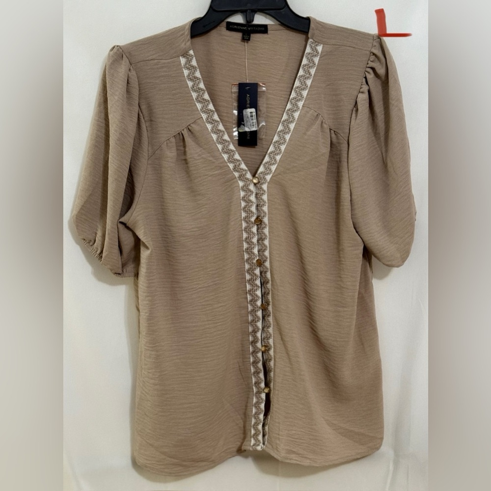 Adrienne Vittadini Tan Blouse with Elegant Design